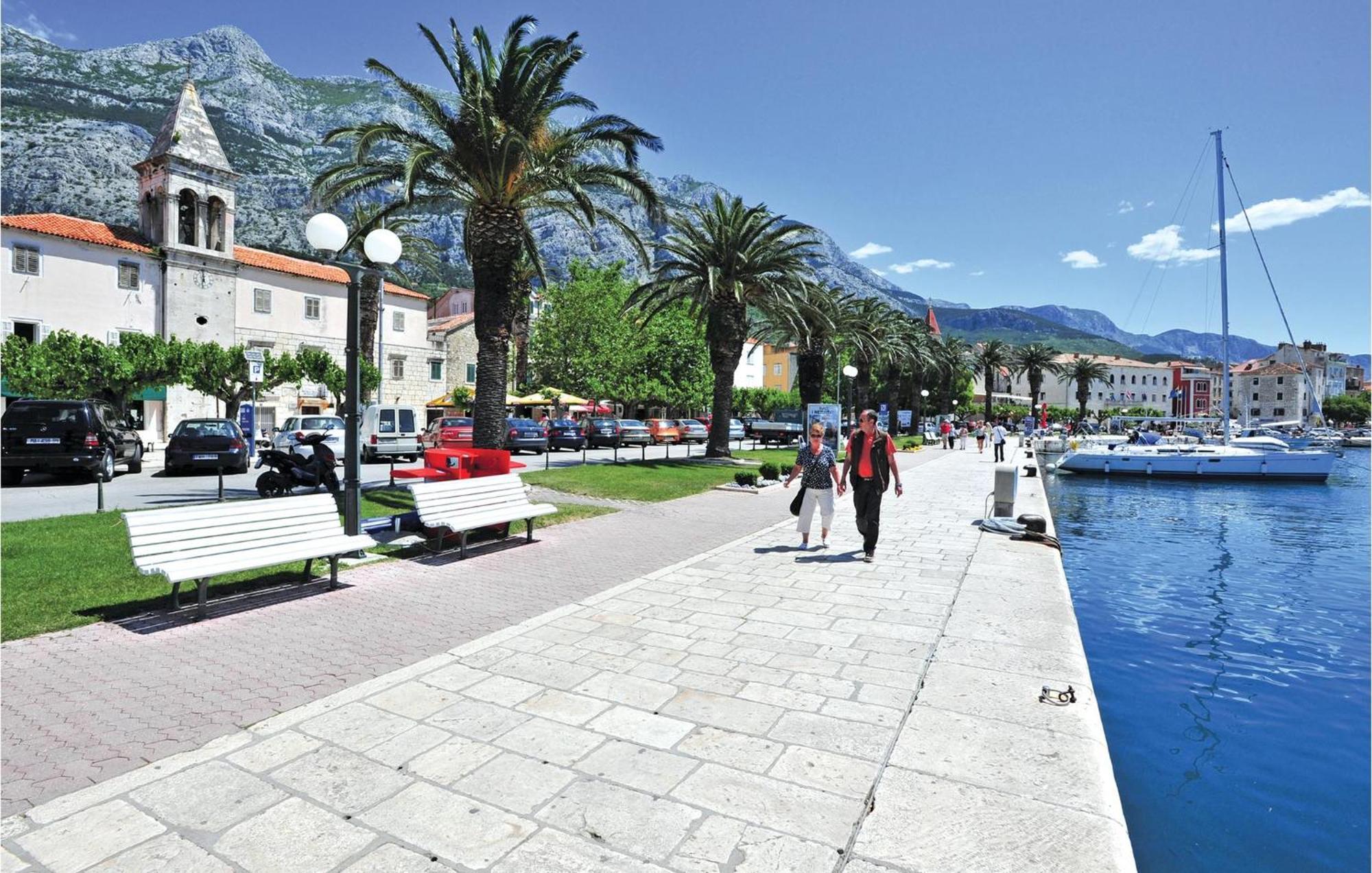 1 Bedroom Stunning Apartment In Makarska Exterior photo