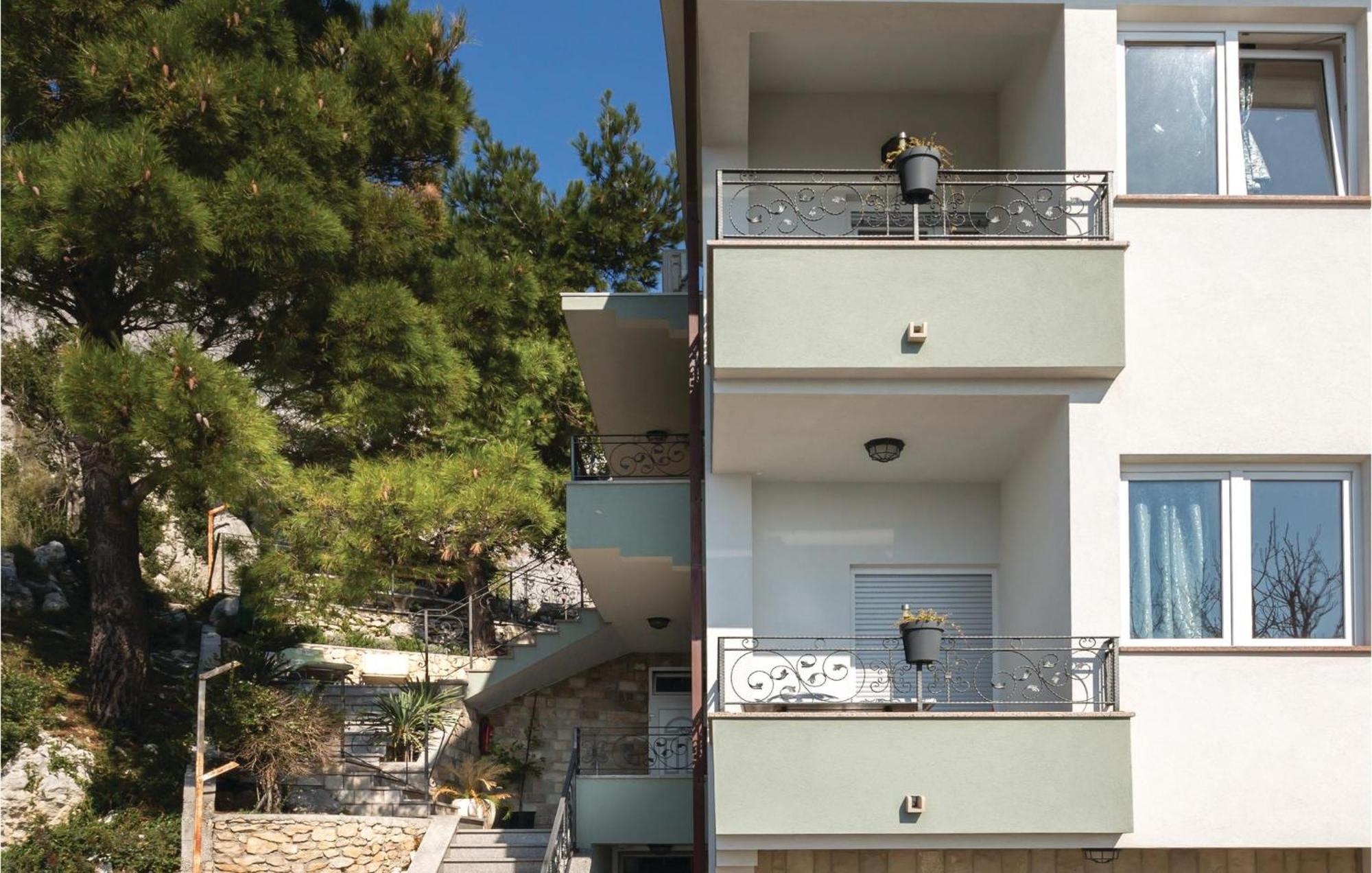 1 Bedroom Stunning Apartment In Makarska Exterior photo